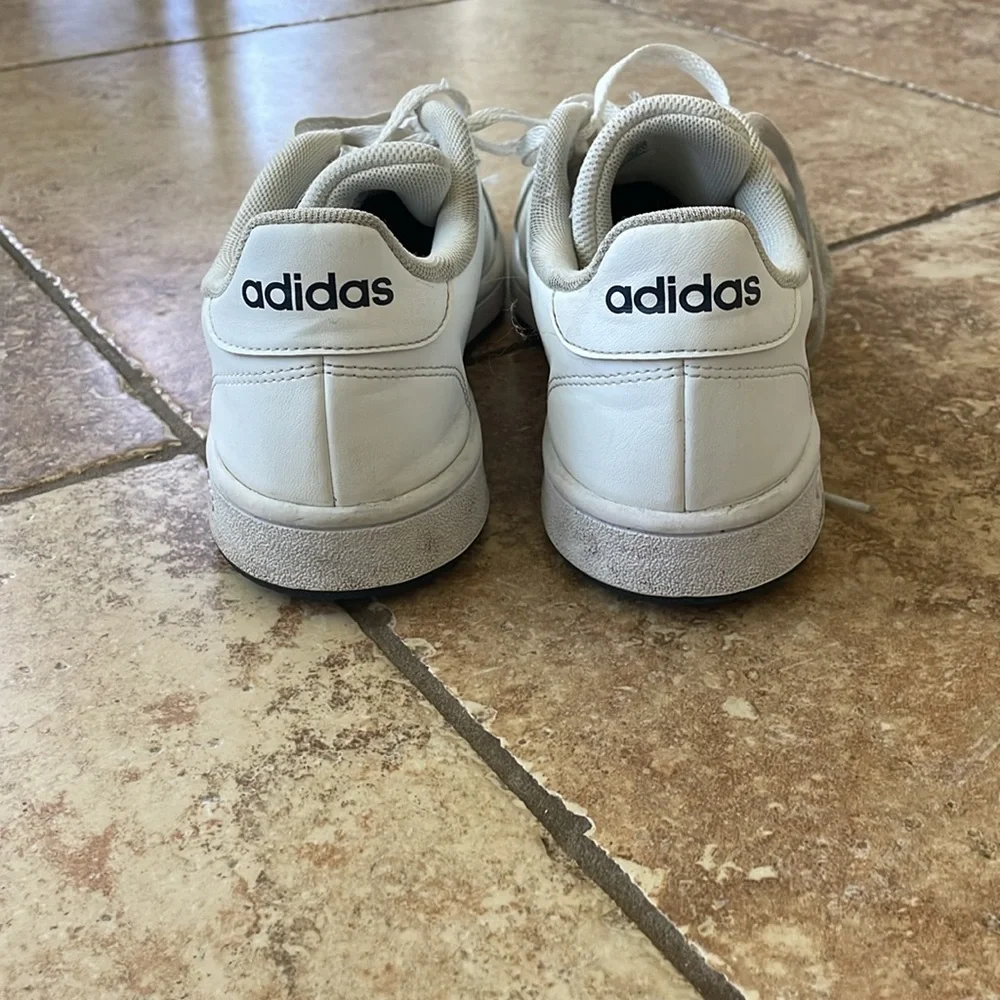 Men’s Adidas casual shoes - Picture 2 of 8